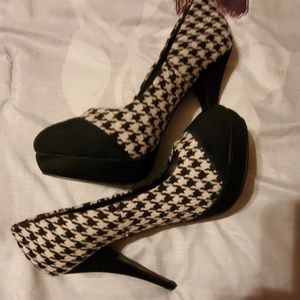 Houndstooth Heels